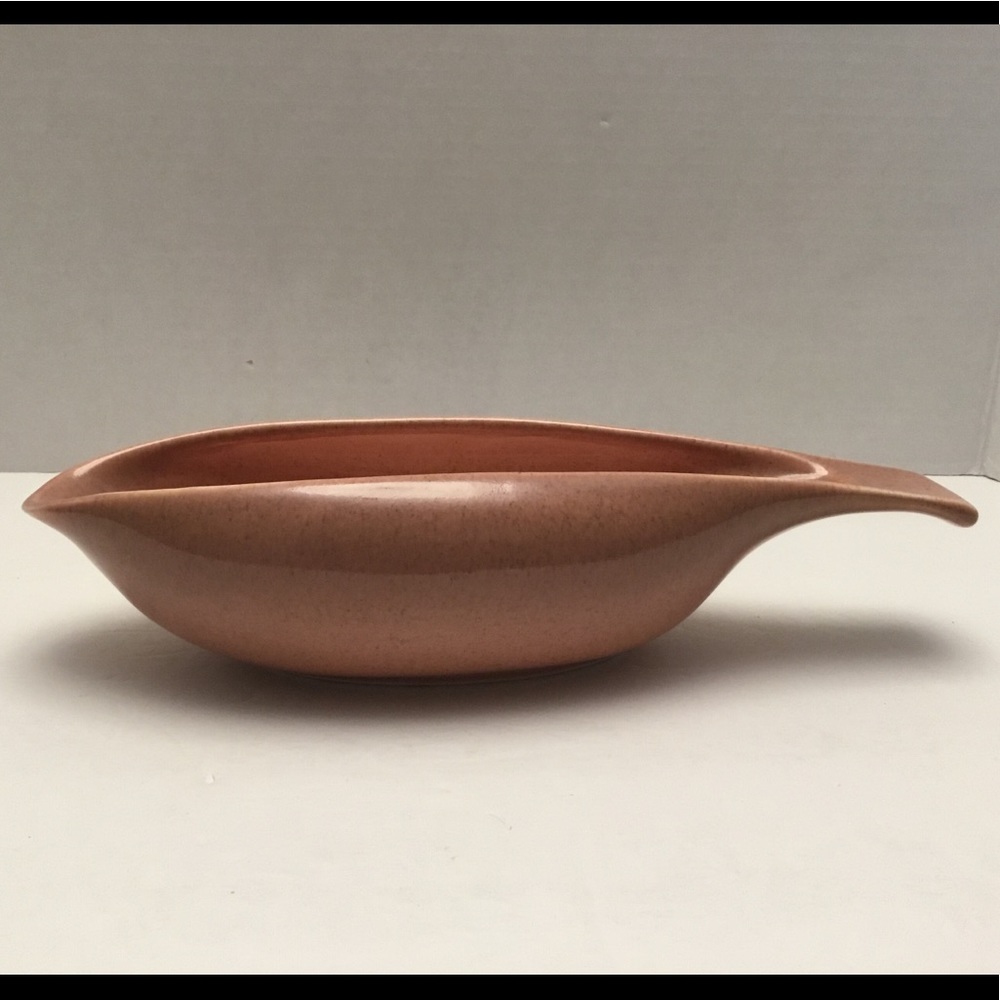 Vintage mcm russel Wright coral/pink gravy boat